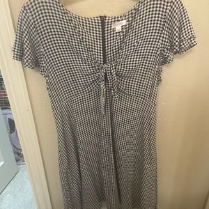 Xhiliaration- size large but works for mediums. Great condition! So comfy!